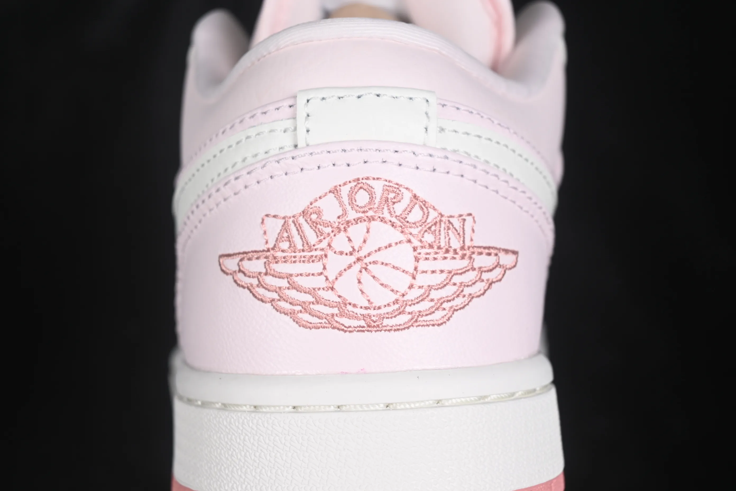 All categories Air Jordan Jordan series basketball shoes Air Jordan 1 Low G version pure original Air Jordan 1 Low AJ1 Joe 1 Sakura pink low-top retro culture basketball shoes IH0823-611